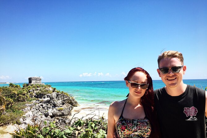 4 Places, 1 day: Tulum, Coba, Cenote & Playa del Carmen - Stop 1: Tulum archaeological site and the sea-facing ruins moment