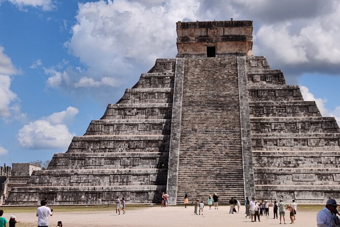 5x1: Chichen Itza + Suytun & Ikkil Cenote + Buffet + Valladolid - Ik Kil cenote: turquoise water, vines, and platform jumping (optional)