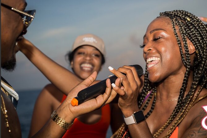 Adults only Hip Hop Sessions Boat Party Cancun - Food on Board: Snacks and When They Hit