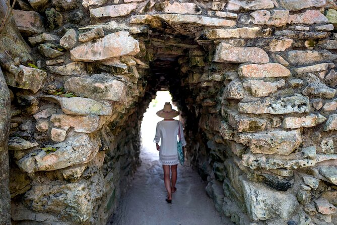 Akumal paradise tour Swimming with Turtles & ancient Tulum Ruins. Lunch included - Tulum Archaeological Site: making your 2 hours count