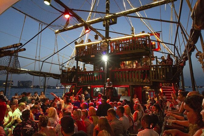 Amazing pirate dinner in Cancun, you must be here! - Games, dancing, and contests: how the ship keeps you part of the action