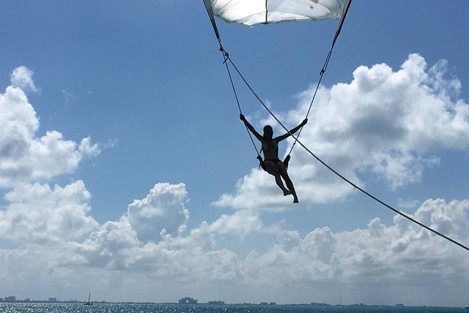 Amazing tour to the beauty Isla Mujeres with Snorkel and open bar - The catamaran ride back at sunset: why this timing works