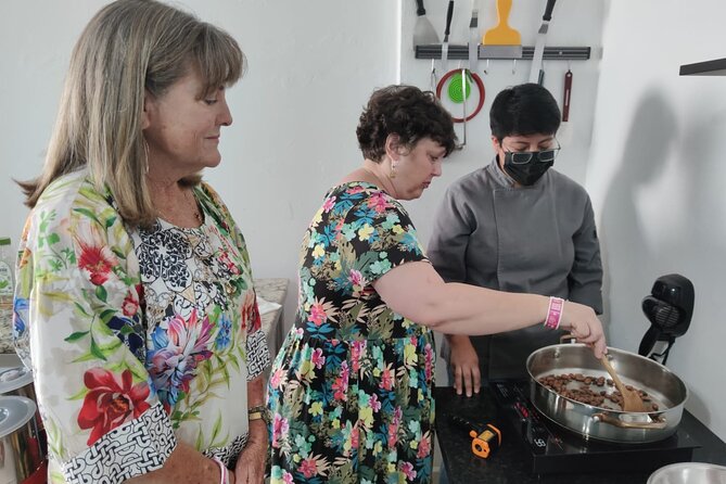 Artisanal Chocolate Bean to Bar Workshop in Cancún - Tempering in real life: why it matters for the bar you take home