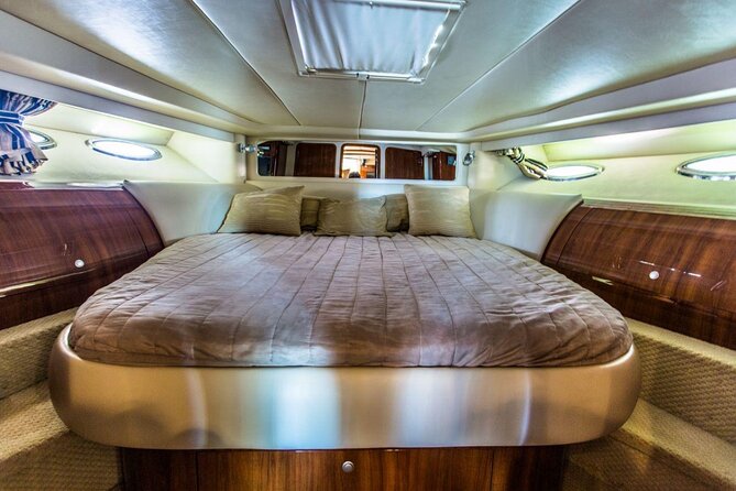 Beautiful SUNDANCER 60ft Private yacht / 18PAX 25P15 - Getting On Board at the Real Inn Yacht Start Point