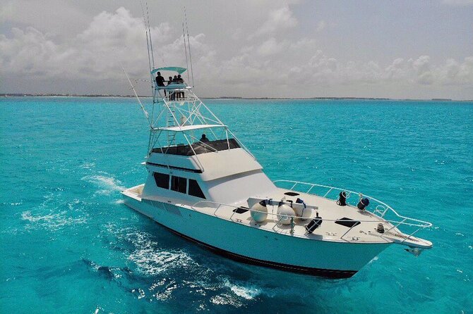 Biggest Luxury Yacht Boat Best in Cancun up to 28 pax - Meeting Marina V&V and How the Day Actually Plays Out
