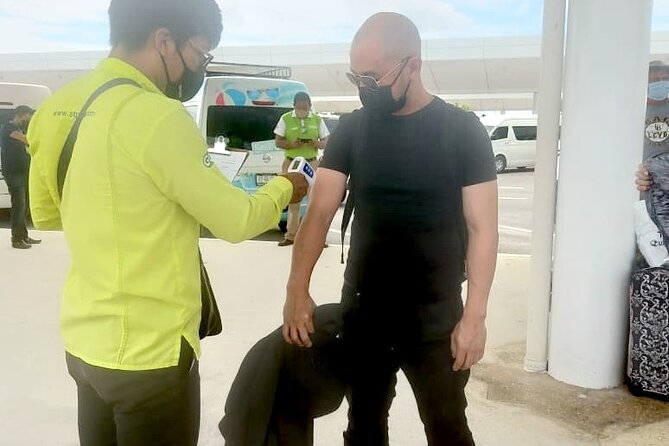 Black Luxury Van WiFi arrivals aboard from Cancun Airport - Duration in the Real World: From 30 Minutes to 1.5 Hours