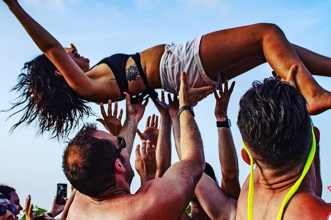 Bonbon Reggaeton Boat Party in Cancun (Adults Only) - Open Bar, Champagne Shower, and Snacks That Keep You Going
