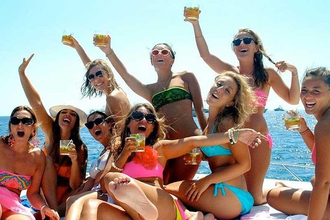 Cancun Adults Only Party Cruise to Isla Mujeres with Open Bar - Private Beach Club Lunch After Snorkeling: Showers, Restrooms, and a Buffet Reality Check