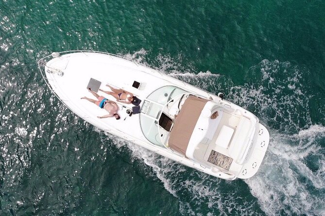 Cancun Bay Private 2-Hour on a Luxury Yacht - A 2-Hour Private Sail Around Cancun Bay and Laguna Nichupte