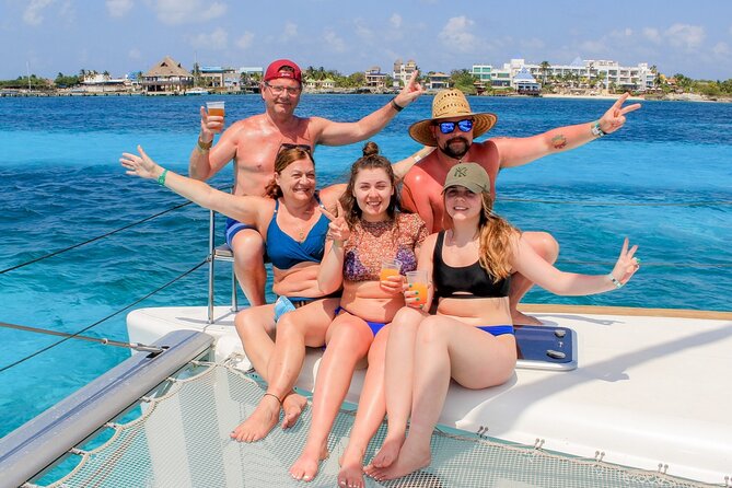 Cancun Catamaran: Isla Mujeres, Snorkeling, Drinks & Buffet Lunch - Beach club lunch and drinks: good value, with a taste of reality