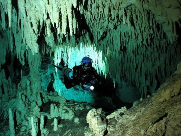 Cancun Cenote Tour: Snorkeling, Rappelling and Ziplining - Snorkeling in Nohoch Nah Chich: comfort tips for a cool, cave-clear swim