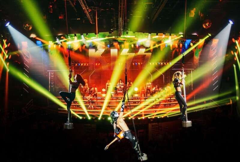 Cancun: Coco Bongo Nightclub Experience - How the Night Usually Feels, Hour by Hour (Without the Guesswork)