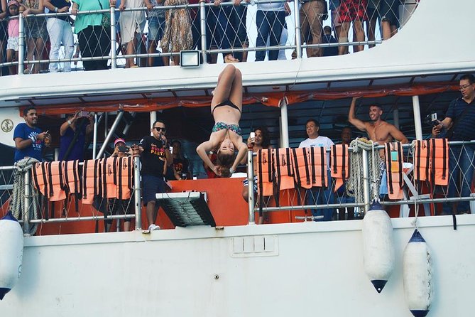 Cancun Dancer Cruise to Isla Mujeres with Snorkeling and Lunch - The return cruise to Cancun: live entertainment and a final open-bar stretch