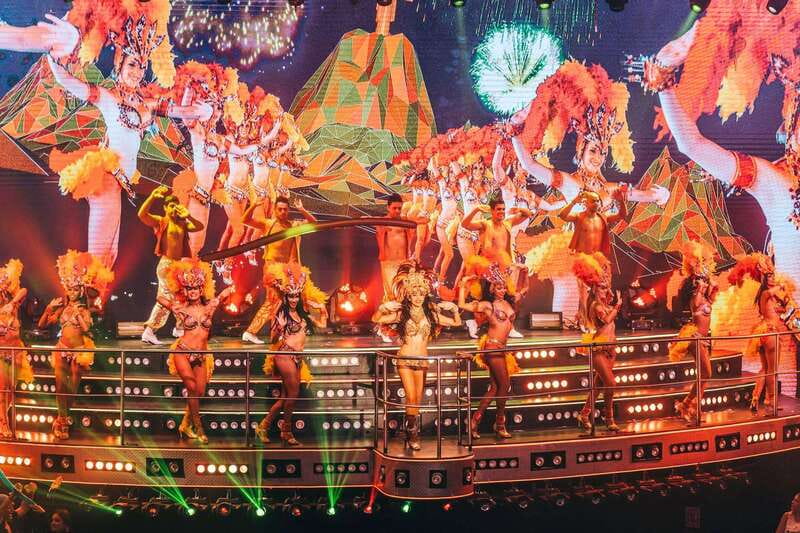 Cancun: Isla Mujeres Catamaran + Coco Bongo Show - Guides and group energy: what I’d look for during the day