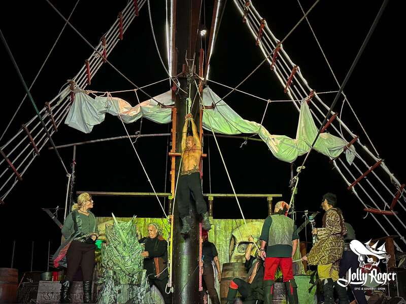 Cancún: Jolly Roger Pirate Dinner Cruise 2025 - What to bring, and what to wear so the night stays comfortable
