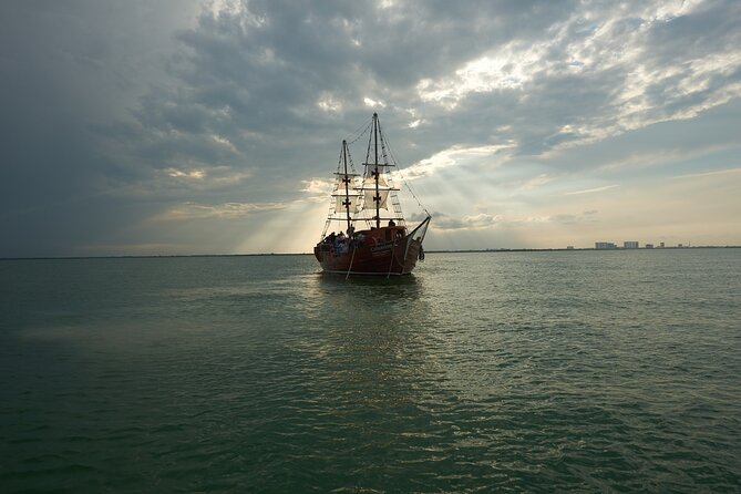 Cancun Lagoon Sunset Sailing Trip aboard classic Galeón with Dinner and Free bar - Cost and value: where the $95 really lands