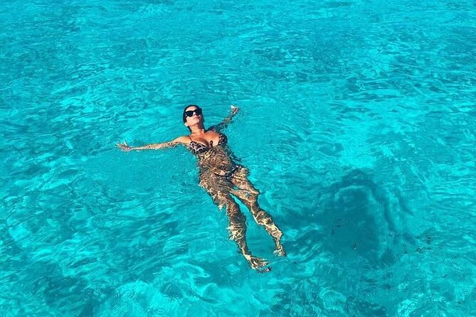Cancun Sailing Catamaran Islas Mujeres With Luxury Beach Club - Drinks, lunch, and how the timing keeps the mood