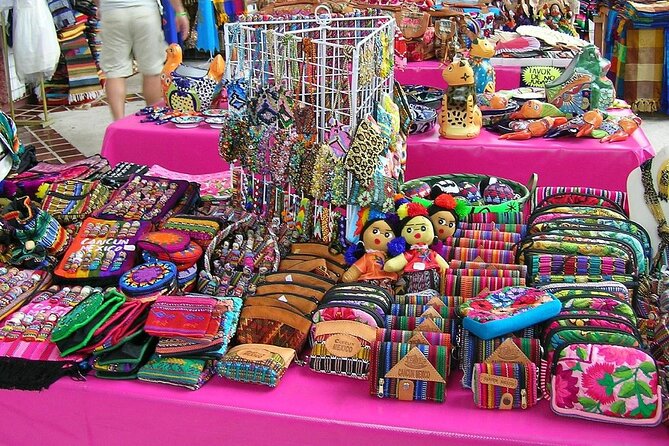 Cancun Shopping Private Guided Tour & City Sightseeing - The pickup setup and the comfort piece that matters