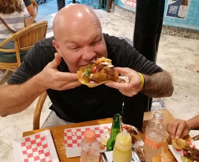 Cancun Taco Tour: Street Food & Tequila Tasting in Downtown - Where the Tour Starts: Parque de las Palapas, El Crustáceo Cascarudo