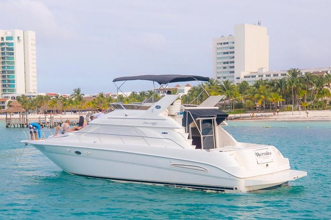 Cancún Yacht Rental SeaRay 46ft 25P13 - Crew and service: why the staff experience feels like the real differentiator