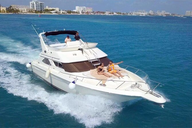 Cancun yachts rental YACHT 46 FT, 15 PAX MAX 25P12 - Meeting Point and Getting Onboard Without Stress