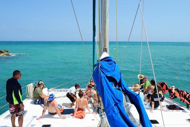 Catamaran Sail and Snorkeling Tour with Open Bar in Puerto Morelos - Who should book this Puerto Morelos catamaran snorkeling tour