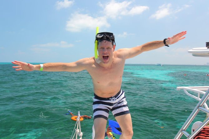 Catamaran Sailing Experience & Snorkeling Tour to Isla Mujeres - The Crowds Question: Snorkeling and Beach Density