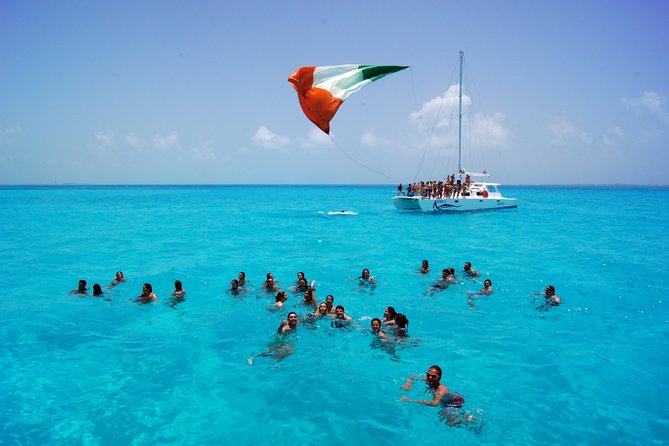 Catamaran to Isla Mujeres: Snorkel MUSA, Playa Norte & Buffet - Boat comfort, crowding, and why group size matters