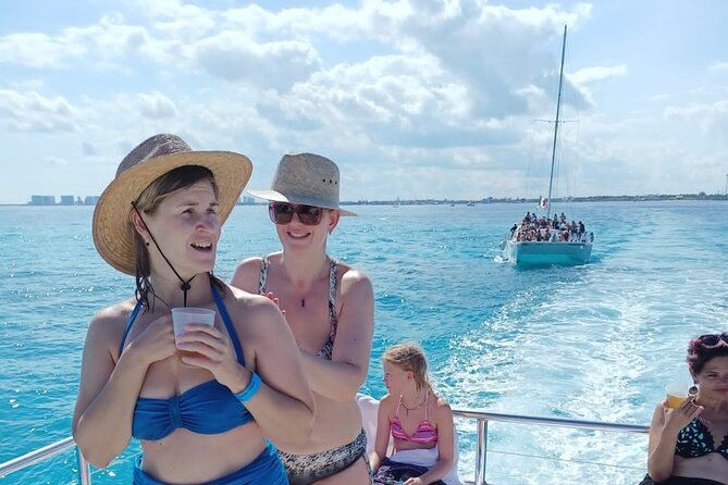 Catamaran Tour to Isla Mujeres all Included - North Beach and the buffet lunch: how to make it taste good and not get stuck