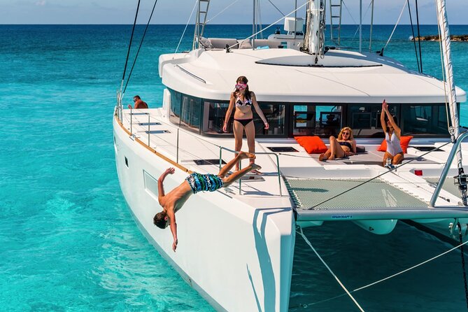 Catamaran Tour to Isla Mujeres from Cancún with Bar and Lunch - Crowds, Seating, and Alcohol Timing: The Main Trade-Offs