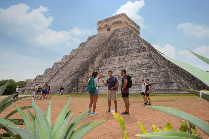 Chichen Itza and Cenote Chichikan Tourwith Valladolid From Cancun - Valladolid for 15 minutes, where to spend your photo time