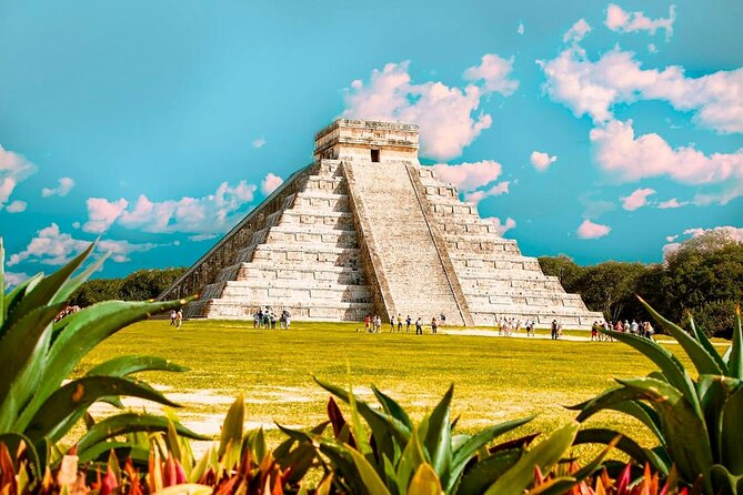 Chichen Itza and Cenote Tsukán with Lunch - Quick hits before you go