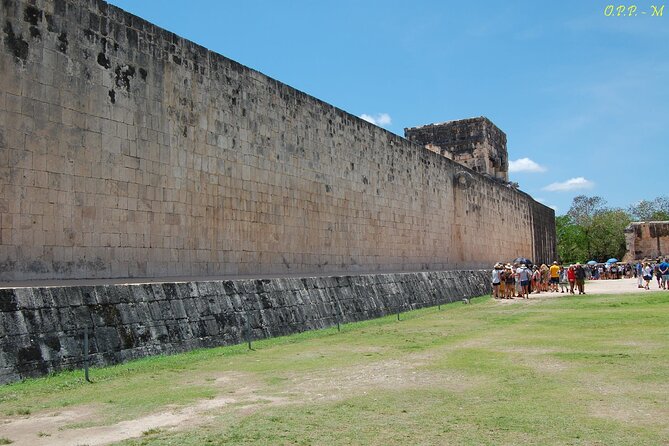 Chichen Itza, Cenote Saamal & Valladolid from Playa del Carmen - Lunch and cultural flavor: buffet lunch served the local way