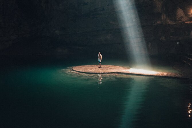 Chichén Itzá, Cenote Suytún, and Cenote Ikkil Guided Tour - Cenote Ik Kil: The Signature Swim and Included Buffet