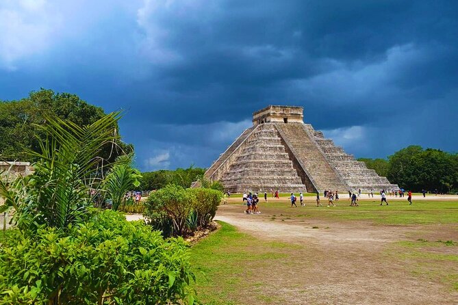 Chichen Itza, Cenote & Valladolid Tour with Lunch - Lunch and tequila tasting, built into the long drive
