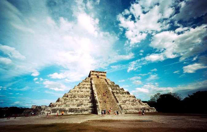 Chichen Itza Day Trip Exclusive Nool-Ha Cenote & Valladolid Visit - Vendor pressure at Chichen Itza: how to keep control of your day