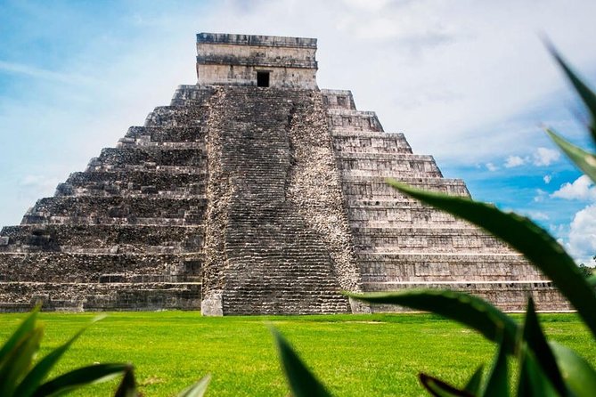 Chichen Itza Day Trip from Cancun with Cenote Swim & Valladolid - Chichén Itzá With a Bilingual Guide and Your Own Photo Time