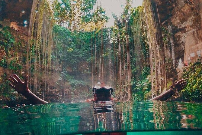 Chichen itza Deluxe Ancestral Cenotes Ik-il and Suytun - Suytun Cenote: light through the top opening and an hour to swim