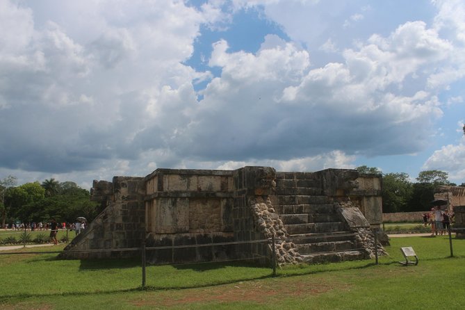 Chichen Itza & Ekbalam with Cenote Swim from Cancun - Chichen Itza: how you get the most out of the 1.5-hour guided stop