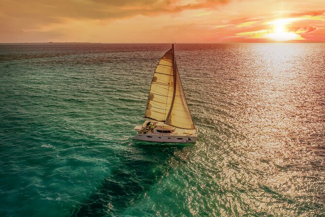Complete Isla Mujeres excursion from Cancun with all inclusive - Boat comfort and crowding: why the classic option can feel different