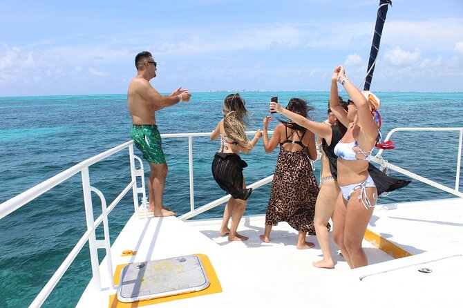 Deluxe Catamaran to Isla Mujeres with Open Bar from Cancun - Cruise comforts on a deluxe catamaran with open national bar