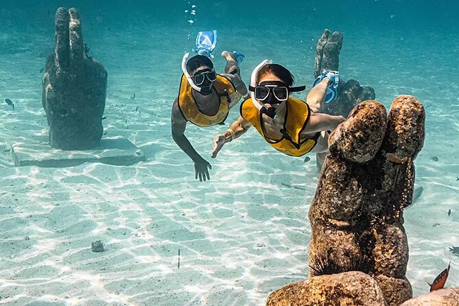 Deluxe Catamaran to Isla Mujeres with Open Bar from Cancun - The Beach Club buffet lunch, including vegan-friendly options