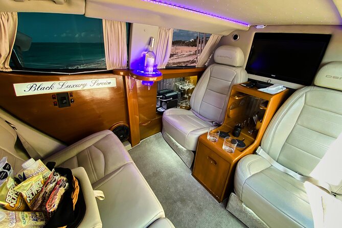 Deluxe Limousine GMC from Cancun Airport - Finding your representative at Terminals 2, 3, and 4