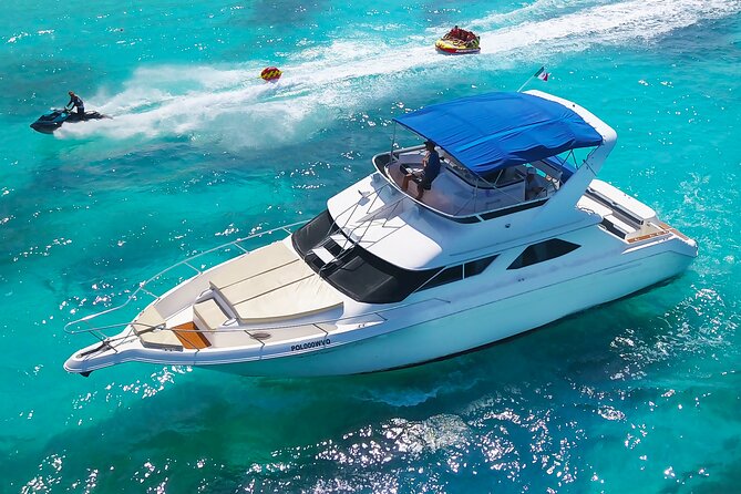 Deluxe Yacht 48FT with FlyBrige Rental in Cancun - Inside the 48-foot flybridge yacht (and where you will spend your time)