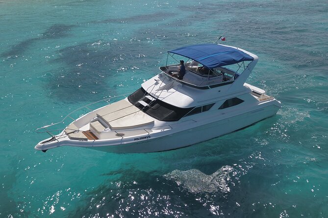 Deluxe Yacht 48FT with FlyBrige Rental in Cancun - Included water fun: snorkeling, paddle board, and the lily pad mattress