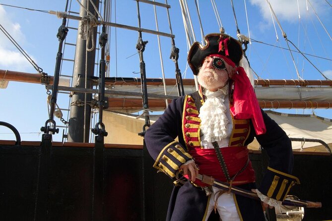 Dinner & Live Pirate Fight from Cancun - Captain Hook Cancun check-in and getting on the pirate galleon