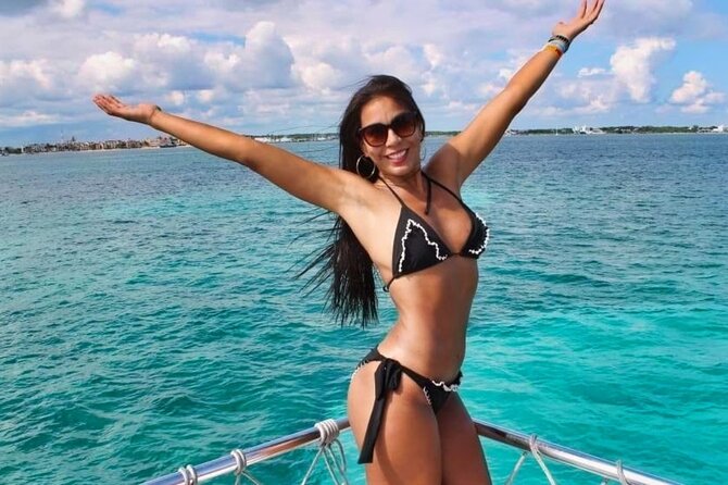 Discovering Isla Mujeres on a Double Decker Catamaran - Cruising out: Nichupe Lagoon, channels, and that open bar pacing
