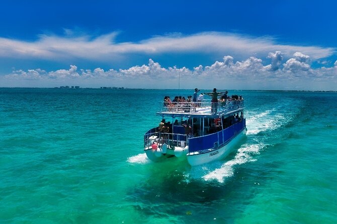 Discovering Isla Mujeres on a Double Decker Catamaran - Check-in and communication: the biggest “watch this” section