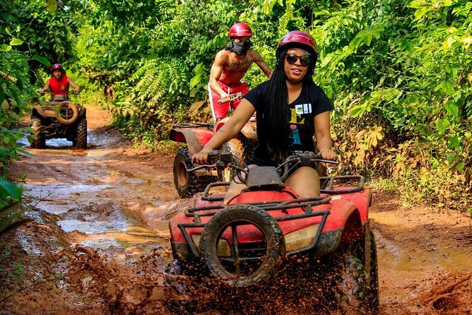 Drive an Atv shared, swim in a Cenote and ziplines in the Cancun - Guides and staff: the human factor that makes or breaks it