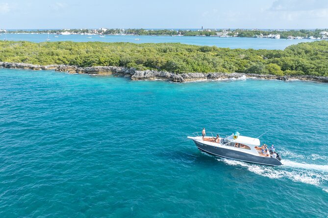 Exclusive Isla Mujeres and Cancun Private Yacht Tour - Open bar, snacks, and music: The on-board vibe
